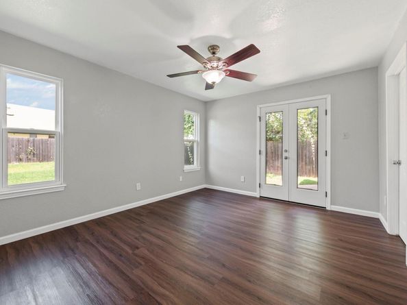 1002 Cresswell DR, Pflugerville TX 78660