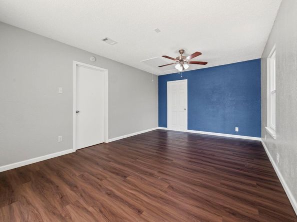 1002 Cresswell DR, Pflugerville TX 78660