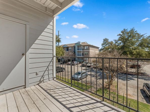 12166 Metric BLVD 2003, Austin TX 78758