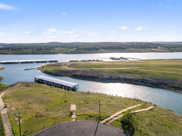 20704 Leaning Oak DR, Lago Vista TX 78645