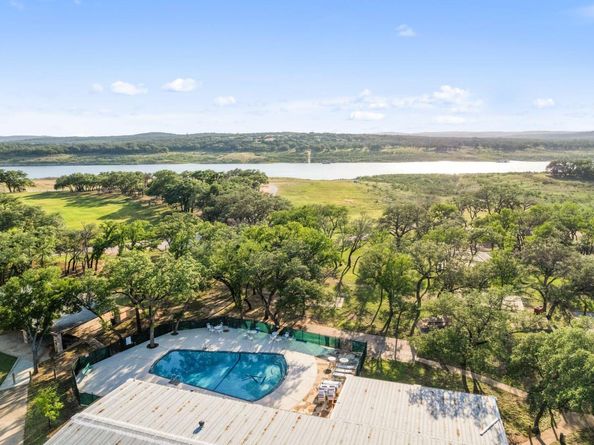 20704 Leaning Oak DR, Lago Vista TX 78645