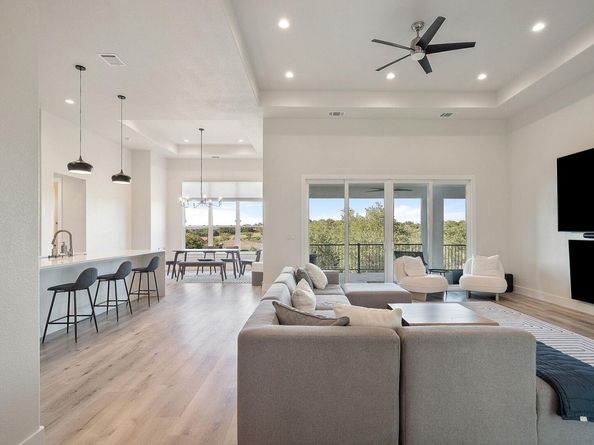 20704 Leaning Oak DR, Lago Vista TX 78645