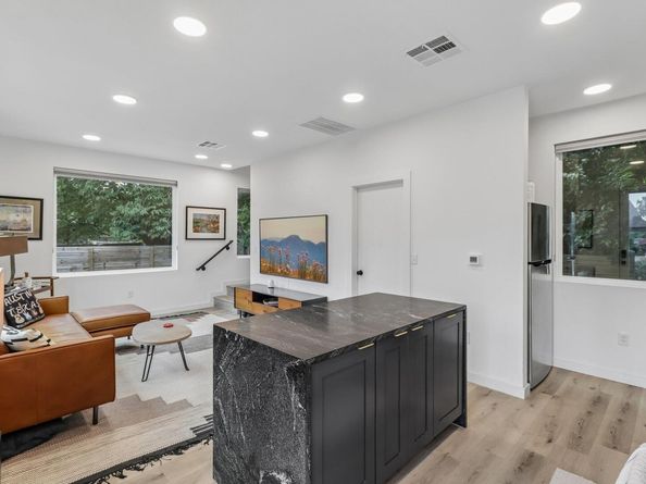 1406 Camelot CIR 2, Austin TX 78745