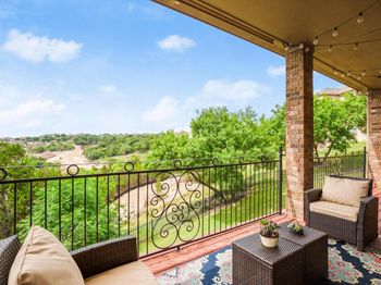 2502 Highland TRL