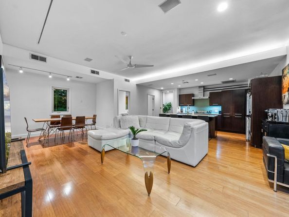 7689 Delwau LN, Austin TX 78725