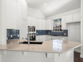 7 Tourney CV, The Hills TX 78738