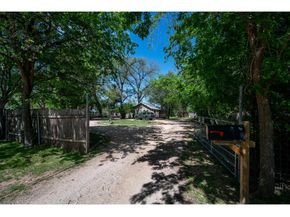 712 Nowotny LN, Austin TX 78702