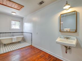 712 Nowotny LN, Austin TX 78702