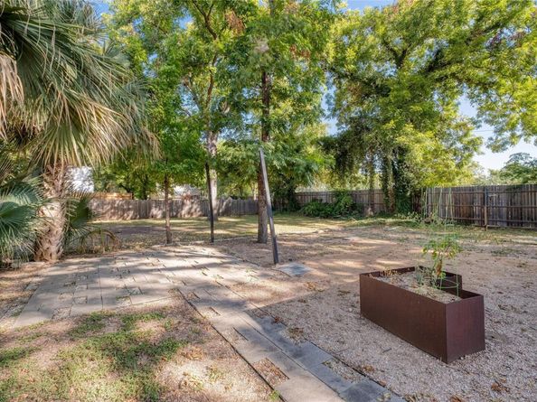 712 Nowotny LN, Austin TX 78702