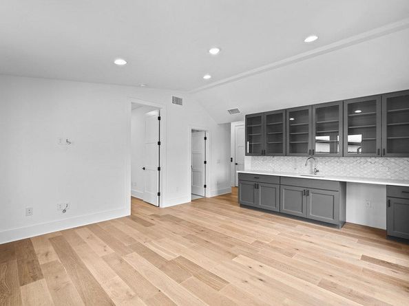 1719 Spyglass DR 18, Austin TX 78746