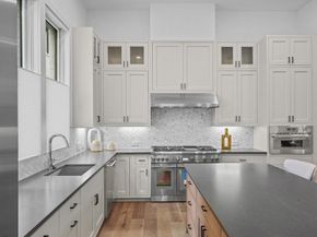 1719 Spyglass DR 18, Austin TX 78746