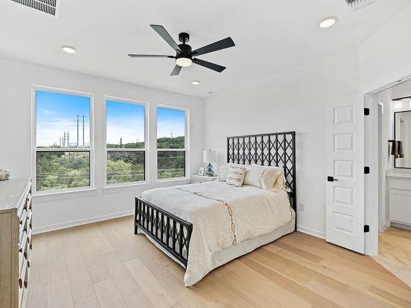 604 Grapeleaf DR, Lakeway TX 78738