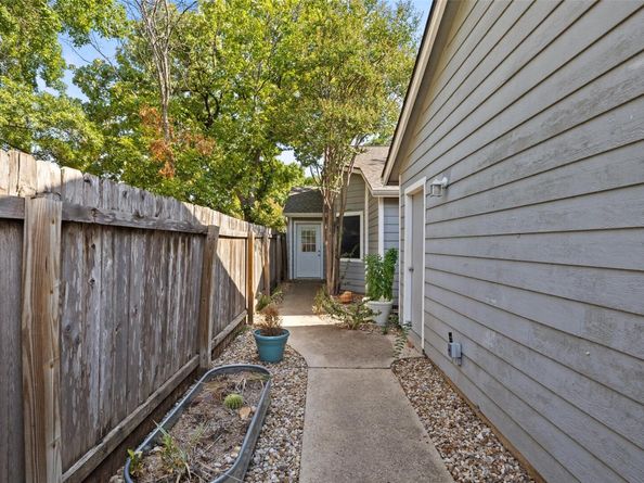 2001 Parker LN 101, Austin TX 78741