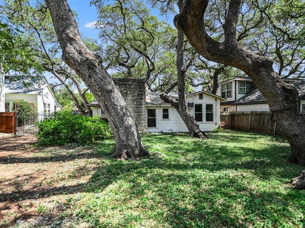 1607 Linscomb Ave, Austin TX 78704