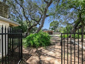 1607 Linscomb Ave, Austin TX 78704