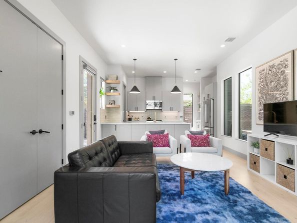 2402 S 3rd ST B, Austin TX 78704