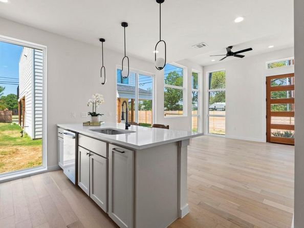 1169 Bedford ST 2, Austin TX 78702