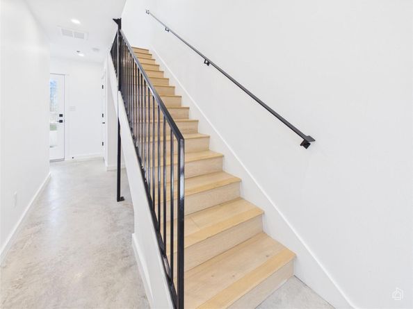 5912 Harold CT 105, Austin TX 78721