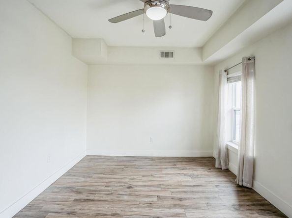 6444 Burnet RD 305, Austin TX 78757