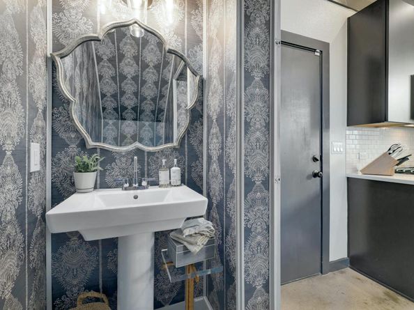 1931 E 38th 1/2 ST 33, Austin TX 78723