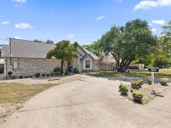 1102 Oak Hollow DR, Leander TX 78641