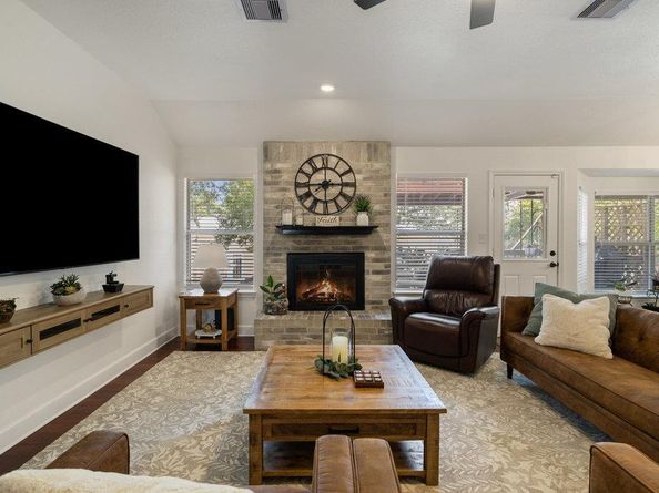 1102 Oak Hollow DR, Leander TX 78641