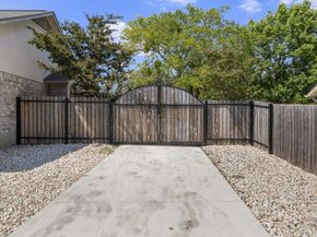1102 Oak Hollow DR, Leander TX 78641