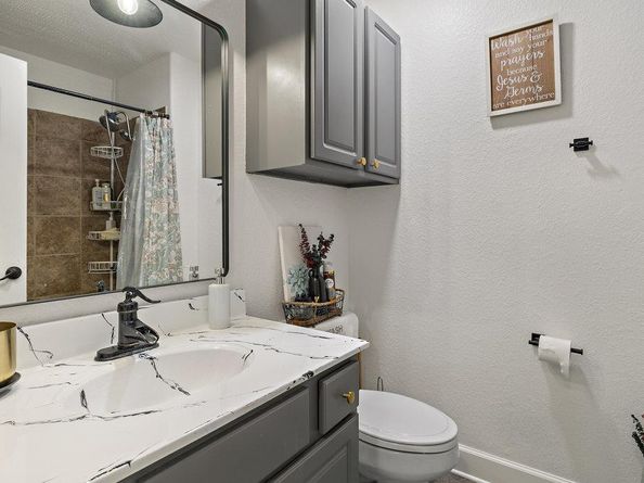 1102 Oak Hollow DR, Leander TX 78641