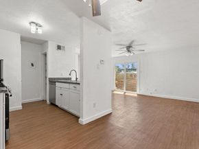 300 E Croslin ST 106, Austin TX 78752