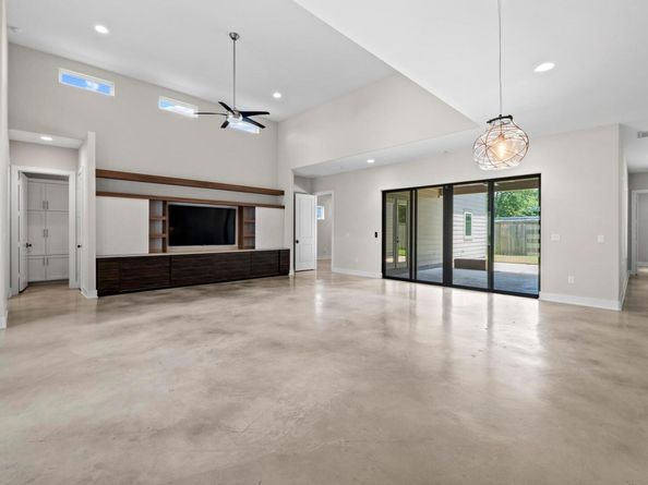 1812 Aggie LN, Austin TX 78757