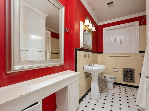 1910 W 33rd ST, Austin TX 78703