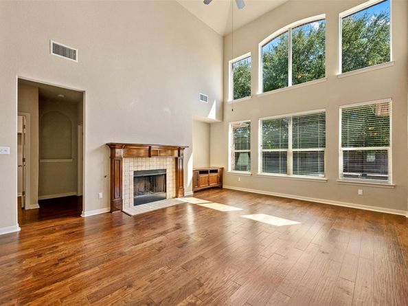1824 Wolf Dancer, Leander TX 78641