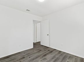 800 Saunders DR, Round Rock TX 78664