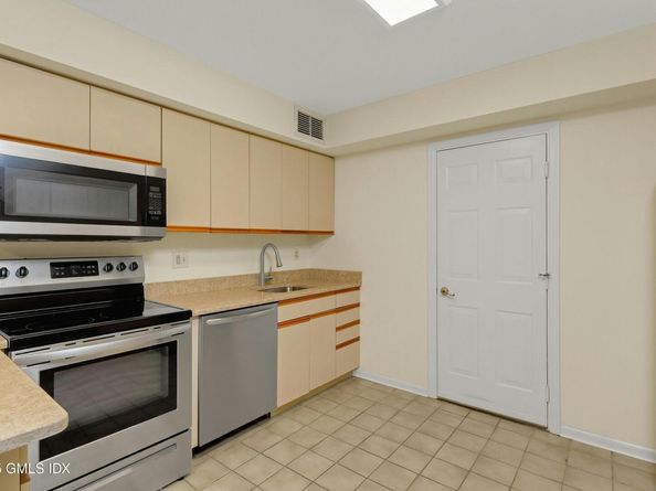 351 Pemberwick Road 111, Greenwich CT 06831