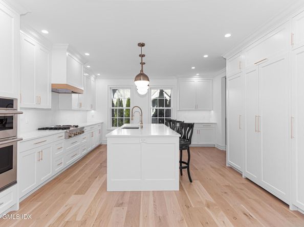 3 Finney Knoll Lane, Riverside CT 06878