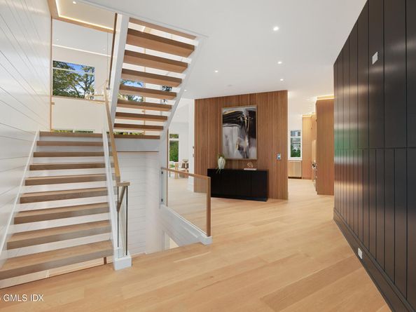 25 Dialstone Lane, Riverside CT 06878