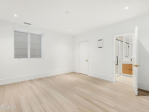 25 Dialstone Lane, Riverside CT 06878