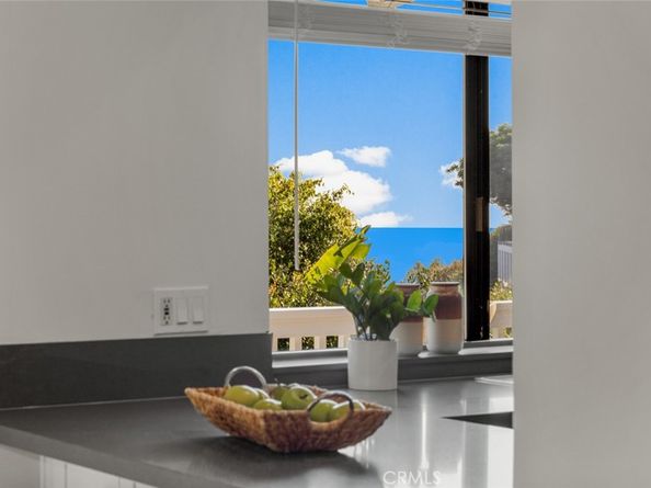 933 Meadowlark Drive, Laguna Beach CA 92651