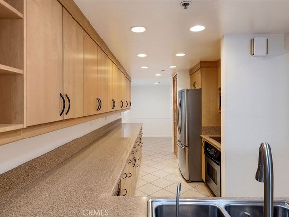 510 The Village 103, Redondo Beach CA 90277