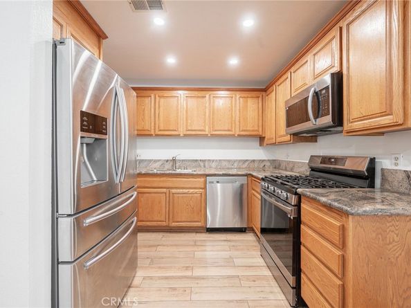 7137 Shoup Avenue 39, West Hills CA 91307