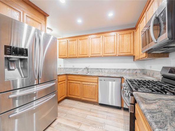 7137 Shoup Avenue 39, West Hills CA 91307