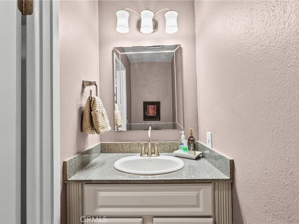 22123 Burbank Blvd #2, Woodland Hills CA 91367