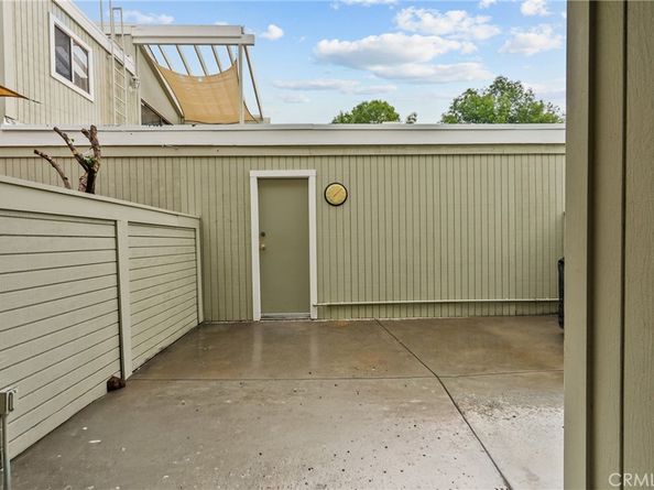 22123 Burbank Blvd #2, Woodland Hills CA 91367