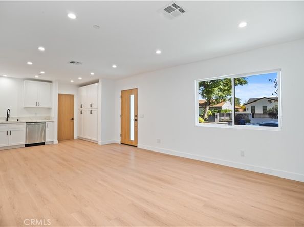 6935 Jellico Avenue, Lake Balboa CA 91406