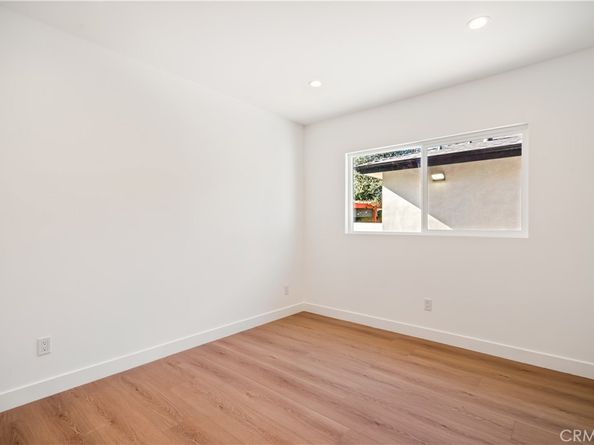 6935 Jellico Avenue, Lake Balboa CA 91406