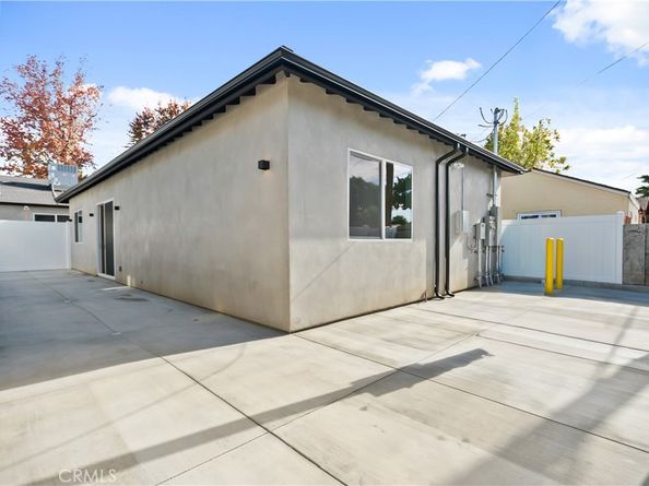 6935 Jellico Avenue, Lake Balboa CA 91406