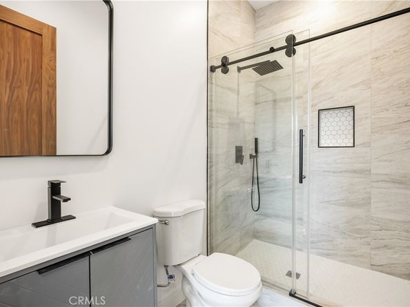 6935 Jellico Avenue, Lake Balboa CA 91406