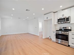 6935 Jellico Avenue, Lake Balboa CA 91406