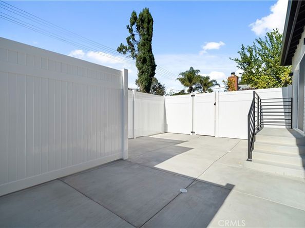 6935 Jellico Avenue, Lake Balboa CA 91406