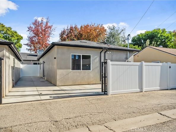 6935 Jellico Avenue, Lake Balboa CA 91406